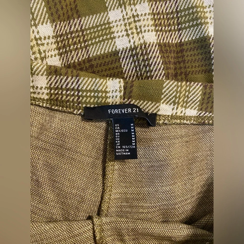 Women’s Green Plaid Pants - Picture 3 of 4